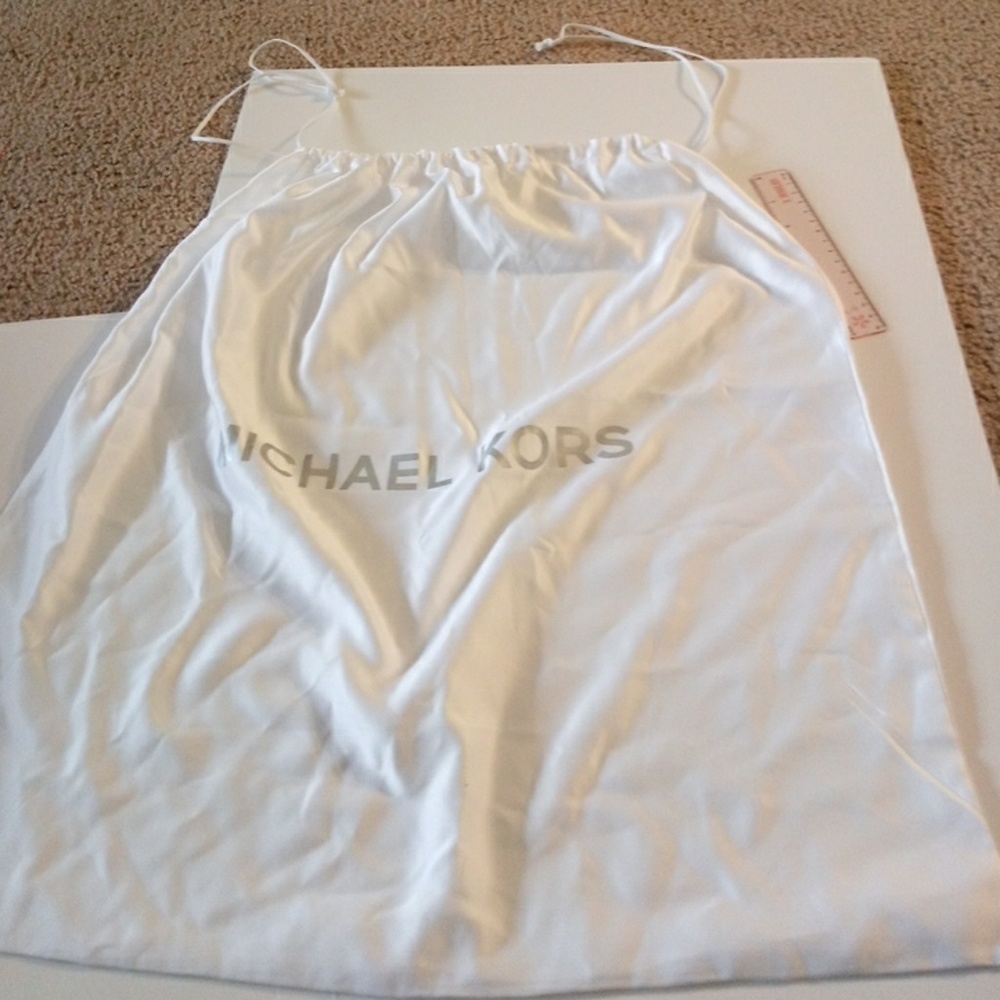 Micheal Kors dust bag 22× 22